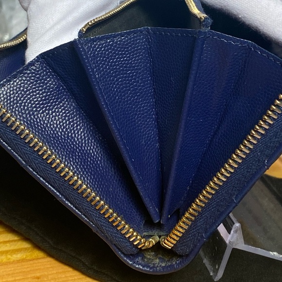 Yves Saint Laurent Grain De Poudre Matelassé Leather Monogram Zip Around Wallet - Picture 13 of 14